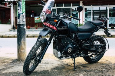 Pokhara Nepal 22 Eylül 2018 Closeup Royal Enfield motosiklet park Pokhara sokaklarında öğleden sonra