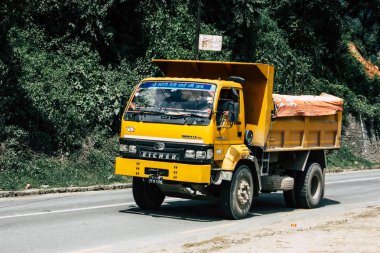 Pokhara Nepal 22 Eylül 2018 yeni yol sabah Pokhara içinde sokak itibariyle yerel bir kamyon Closeup