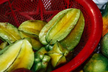 Pokhara Nepal 24 Eylül 2018 çeşitli meyve Closeup satılan Nepal Pokhara sebze pazarı içinde