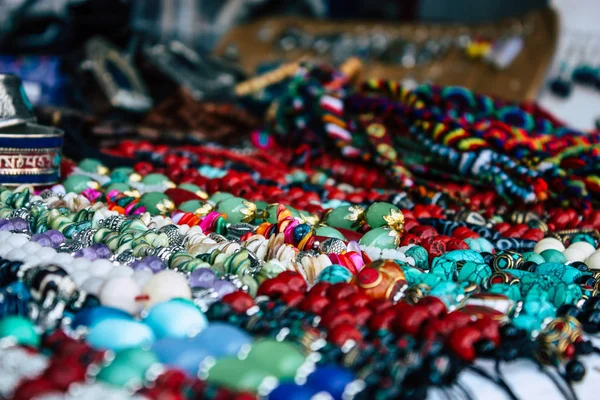 Pokhara Nepal September 2018 Närbild Olika Handgjorda Smycken Säljs Gammal — Stockfoto