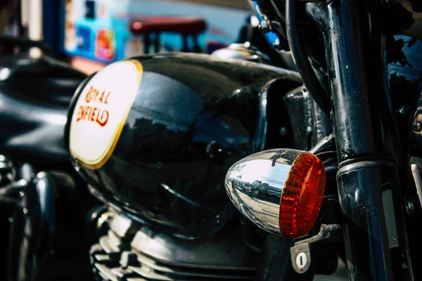 Pokhara Nepal Września 2018 Zbliżenie Motocyklu Royal Enfield Zaparkowany Ulicach — Zdjęcie stockowe
