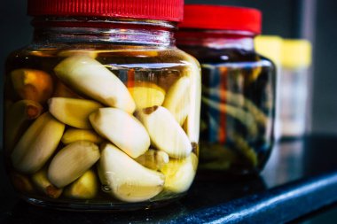 Katmandu Nepal 27 Eylül 2018 sarımsak bir kavanoz Closeup satılan bir kafede Katmandu