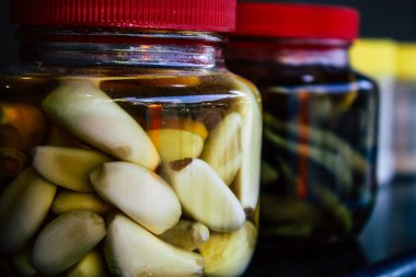 Katmandu Nepal 27 Eylül 2018 sarımsak bir kavanoz Closeup satılan bir kafede Katmandu