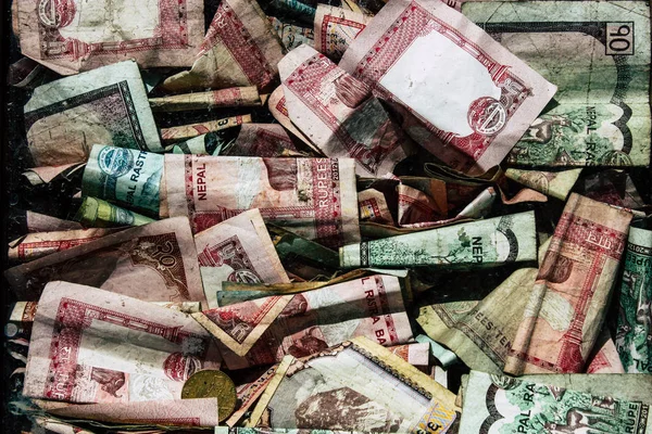 Katmandu Nepal 22 Ağustos 2018 Nepal para biriminin tam bir kutu Closeup Katmandu Thamel bölgesinde bulunan