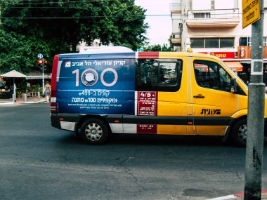 Tel Aviv İsrail 28 Eylül 2018 İsrail taksi öğleden sonra Tel Aviv sokakta görünümünü