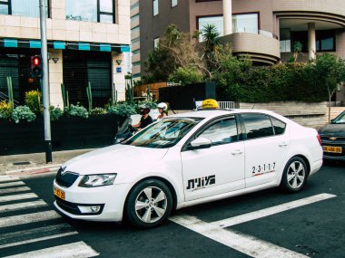 Tel Aviv İsrail 28 Eylül 2018 İsrail taksi öğleden sonra Tel Aviv sokakta görünümünü