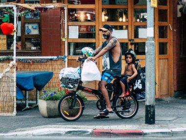 Tel Aviv İsrail 28 Eylül 2018 görünümü bilinmeyen İsrail halkının Tel Aviv merkezi sabah binmek