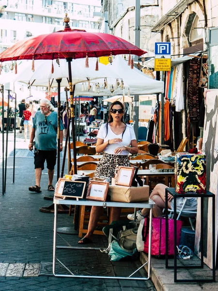 Tel Aviv İsrail 28 Eylül 2018 görünümü Jaffa'nın bit pazarında alışveriş bilinmeyen İsrail halkının Olei Zion Street, Tel Aviv öğleden sonra bulunur