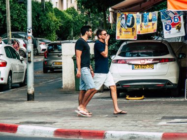 Tel Aviv İsrail 28 Eylül 2018 görünümü bilinmeyenli İsrail halkının öğleden sonra Tel Aviv sokakta yürüme