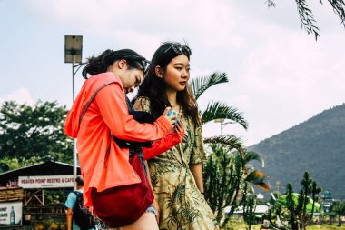 Pokhara Nepal 29 Eylül 2018 bilinmeyenli Çinli turist çekim Phewa göl kenarında öğleden sonra görünümünü