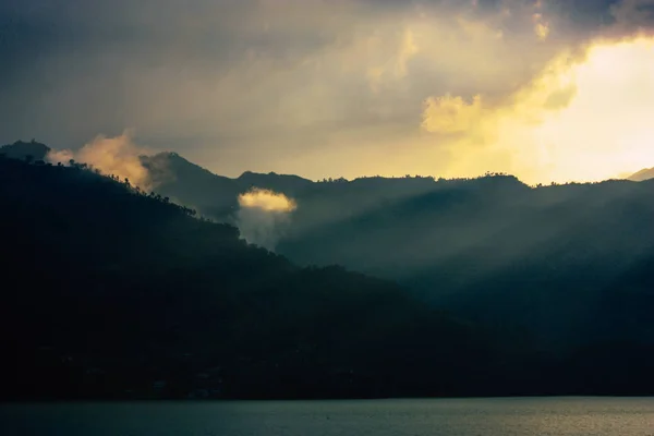 Pokhara Nepal Outubro 2018 Vista Céu Nublado Topo Lago Phewa — Fotografia de Stock