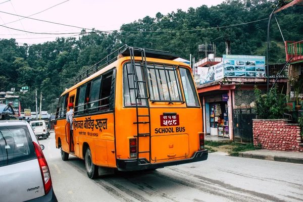Pokhara Nepal Outubro 2018 Vista Ônibus Escolar Tradicional Nepalês Amarelo — Fotografia de Stock