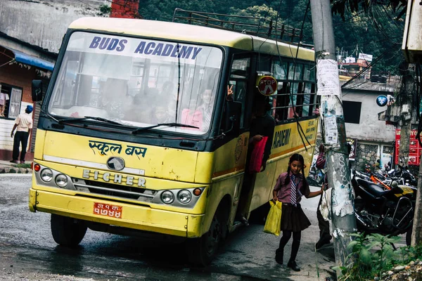 Pokhara Nepal Outubro 2018 Vista Ônibus Escolar Tradicional Nepalês Amarelo — Fotografia de Stock