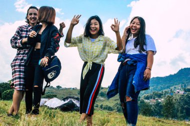 Pokhara Nepal 6 Ekim 2018 Gençlerin Portresi Pokhara 'daki Phewa gölünün önünde eğleniyor ve fotoğraf çekiyor.