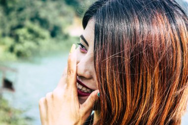 Pokhara Nepal 6 Ekim 2018 Gençlerin Portresi Pokhara 'daki Phewa gölünün önünde eğleniyor ve fotoğraf çekiyor.