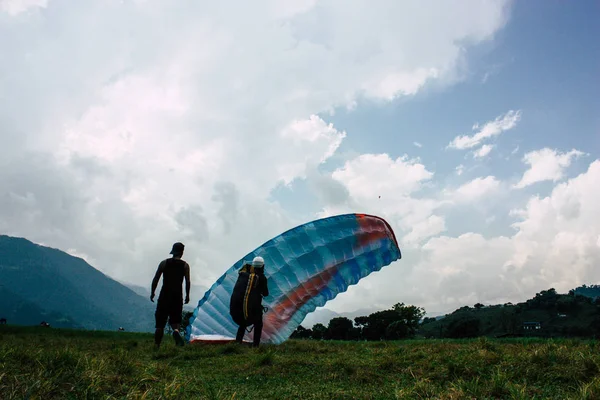 Pokhara Nepálu Října 2018 Pohled Přední Pilotní Přistání Paraglidingu Phewa — Stock fotografie