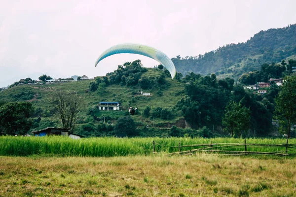 Pokhara Nepál Október 2018 Ban Kilátás Egy Siklóernyős Pilóta Leszállás — Stock Fotó