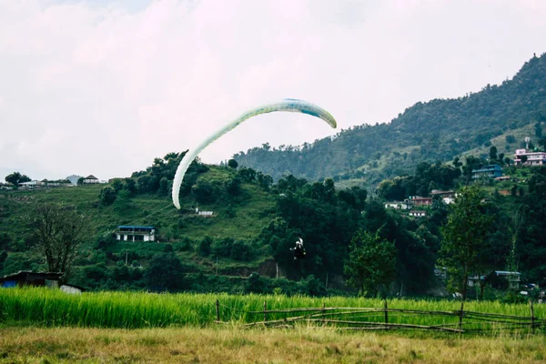 Pokhara Nepal Oktober 2018 Visa Skärmflygning Pilot Landning Front Phewa — Stockfoto