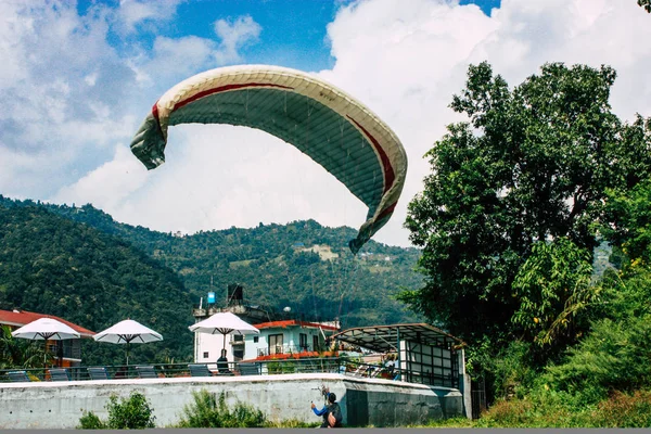 Pokhara Nepal Oktober 2018 Ansicht Eines Gleitschirmpiloten Landung Vor Dem — Stockfoto