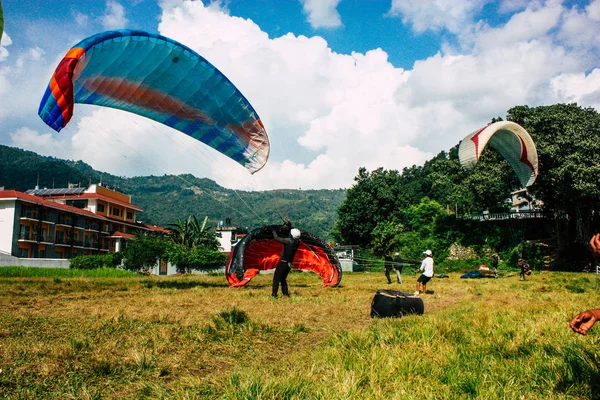 Pokhara Nepál Október 2018 Ban Kilátás Egy Siklóernyős Pilóta Leszállás — Stock Fotó