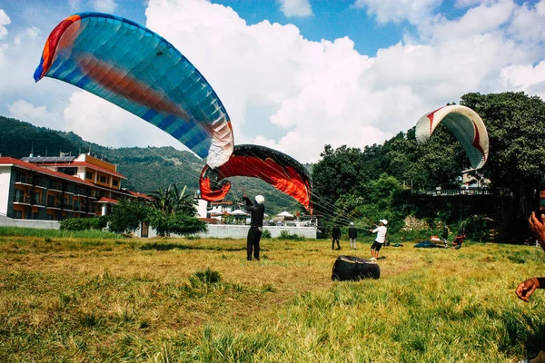 Pokhara Nepálu Října 2018 Pohled Přední Pilotní Přistání Paraglidingu Phewa — Stock fotografie