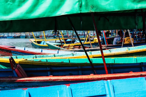 Pokhara Nepal October 2018 View Colorful Traditional Nepalese Boats Phewa — Stock Photo, Image