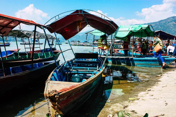 Pokhara Nepál Október 2018 Ban Kilátás Színes Hagyományos Nepáli Csónakok — Stock Fotó