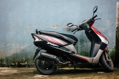 Nepal Pokhara 12 Ekim 2018 bir motosiklet görünümünü Pokhara ana cadde sabah Park