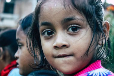 Bandipur Nepal 15 Ekim 2018 Closeup oynamak ve eğlenmek birlikte öğleden sonra Bandipur içinde küçük çocuklar