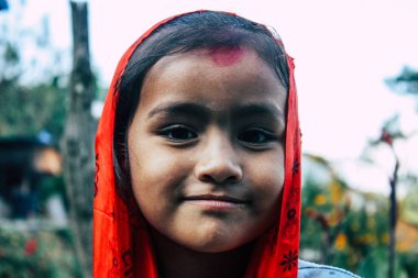 Bandipur Nepal 15 Ekim 2018 Closeup oynamak ve eğlenmek birlikte öğleden sonra Bandipur içinde küçük çocuklar