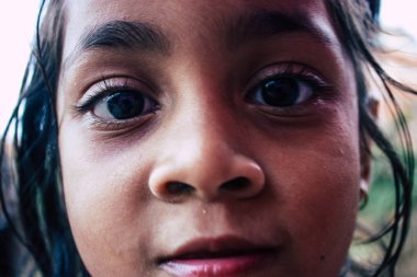 Bandipur Nepal 15 Ekim 2018 Closeup oynamak ve eğlenmek birlikte öğleden sonra Bandipur içinde küçük çocuklar