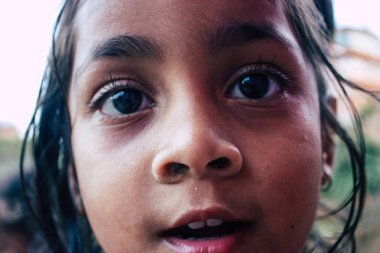 Bandipur Nepal 15 Ekim 2018 Closeup oynamak ve eğlenmek birlikte öğleden sonra Bandipur içinde küçük çocuklar