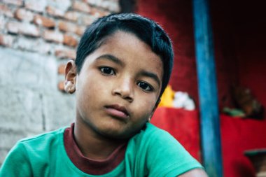 Bandipur Nepal 15 Ekim 2018 Closeup oynamak ve eğlenmek birlikte öğleden sonra Bandipur içinde küçük çocuklar