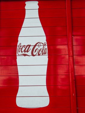 Kudüs İsrail 15 Ekim 2018 Closeup Coca Cola reklam Kudüs sokaklarında bir kamyonun arkasında öğleden sonra boya