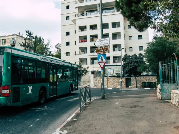 エルサレム イスラエル 2018 日午後にエルサレムの通りでローリング ローカル イスラエルの市バスのクローズ アップ — ストック写真