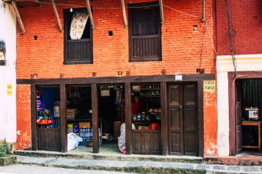 Bandipur Nepal 17 Ekim 2018 geleneksel bir Nerwar ev cephe görünümü bulunan Bandipur ana cadde öğleden sonra