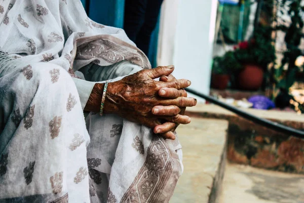 Бандипур Непал Октября 2018 Закрытие Рук Неизвестной Старой Непальской Женщины — стоковое фото