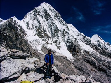 Everest Nepal 30 Eylül 2018 görüntülemek manzara ve herhangi bir zamanda Saha Kampı giderken, trek Nepal'de