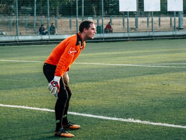 Tel Aviv İsrail 20 Ekim 2018 görünümü iki takım bilinmeyen Amatör insanlarla bir kamu az bir futbol oyunu oynarken spor Jaffa, Güney Tel Aviv geç öğleden sonra toprağa