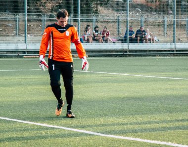 Tel Aviv İsrail 20 Ekim 2018 görünümü iki takım bilinmeyen Amatör insanlarla bir kamu az bir futbol oyunu oynarken spor Jaffa, Güney Tel Aviv geç öğleden sonra toprağa