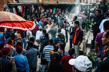 Bandipur Nepal 16 Ekim 2018 bir Hindu dini alay ana caddede Bandipur öğleden sonra görünümünü