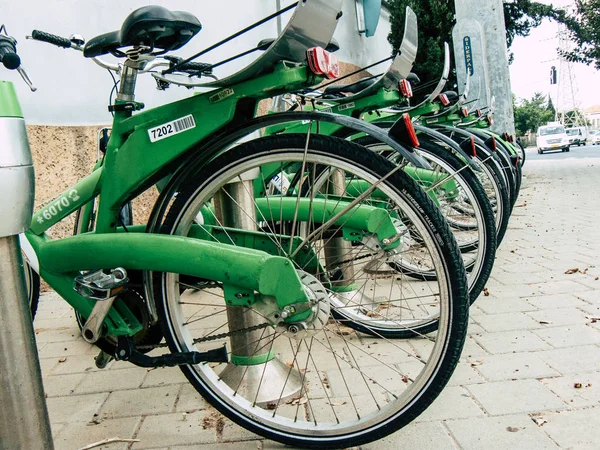 Тель Авив Израиль Октябрь 2018 Вид Зеленые Велосипеды Напрокат Припаркован — стоковое фото