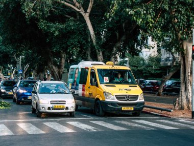 Tel Aviv İsrail 25 Ekim 2018 geleneksel İsrail taksi öğleden sonra Tel Aviv sokakta görünümünü