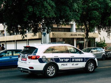 Tel Aviv İsrail 25 Ekim 2018 Tel Aviv street öğleden sonra İsrail polis arabasına görünümünü