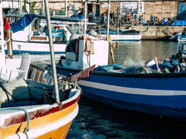 Tel Aviv Yafo İsrail 25 Ekim 2018 balıkçı tekneleri eski Jaffa içinde görünümünü noktası, bir öğleden sonra Tel Aviv'ın güneyinde bulunan dünyanın bilinen en eski limanlar