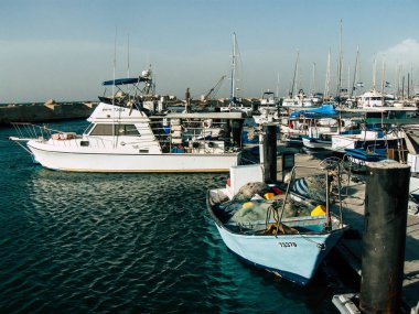 Tel Aviv Yafo İsrail 25 Ekim 2018 balıkçı tekneleri eski Jaffa içinde görünümünü noktası, bir öğleden sonra Tel Aviv'ın güneyinde bulunan dünyanın bilinen en eski limanlar