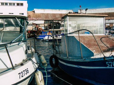 Tel Aviv Yafo İsrail 25 Ekim 2018 balıkçı tekneleri eski Jaffa içinde görünümünü noktası, bir öğleden sonra Tel Aviv'ın güneyinde bulunan dünyanın bilinen en eski limanlar