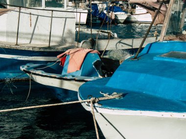 Tel Aviv Yafo İsrail 25 Ekim 2018 balıkçı tekneleri eski Jaffa içinde görünümünü noktası, bir öğleden sonra Tel Aviv'ın güneyinde bulunan dünyanın bilinen en eski limanlar