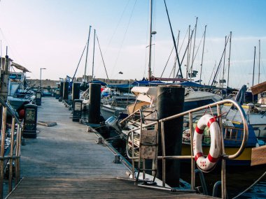 Tel Aviv Yafo İsrail 25 Ekim 2018 görünümü eski Jaffa teknelerin liman, bir öğleden sonra Tel Aviv'ın güneyinde bulunan dünyanın en eski bilinen limanları