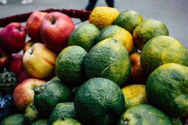 Katmandu Nepal 27 Ekim 2018 çeşitli meyve Closeup sabah Kathmandu piyasada satılan